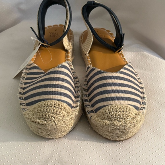 Time and Tru Blue White Espadrille Ankle‎ Strap Women’s Size 7 Memory Foam New - Picture 2 of 8